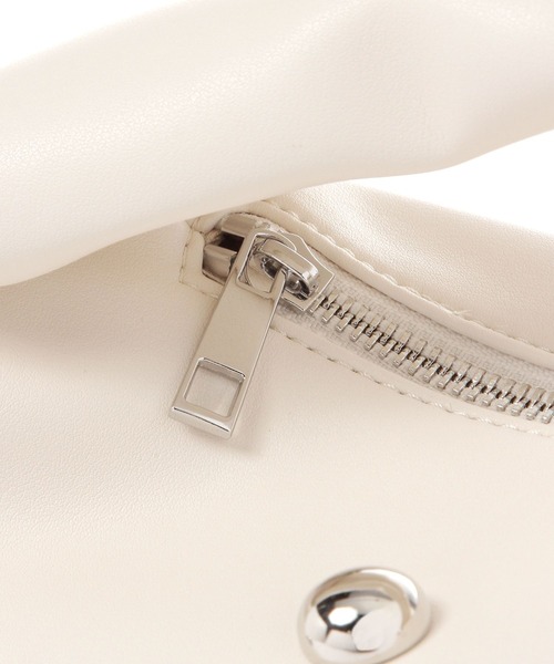 BAYFLOW（ベイフロー）の「スタッズワンハンドルバッグ（ハンドバッグ・レディース・アイボリー/ブラック/キャメル・FREE）」の4枚目の写真