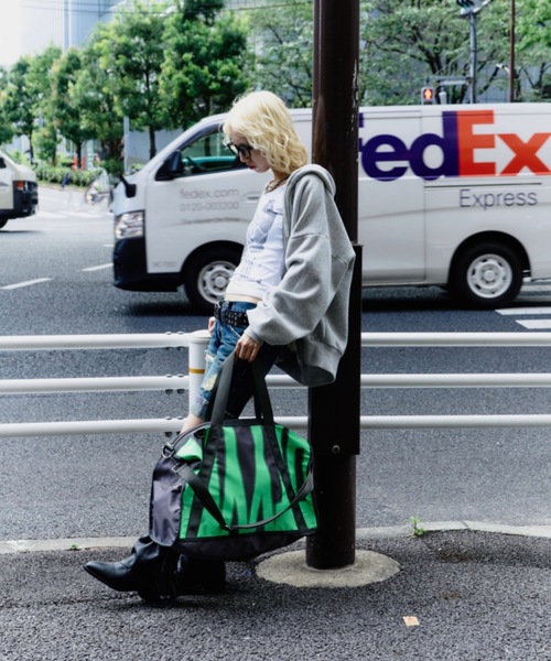 DTYYPE(ドタイプ)の「ロゴ入りナイロンボストンバッグ(ボストンバッグ・レディース・レッド/チャコールグレー/ブラック・FREE)」の11枚目の写真