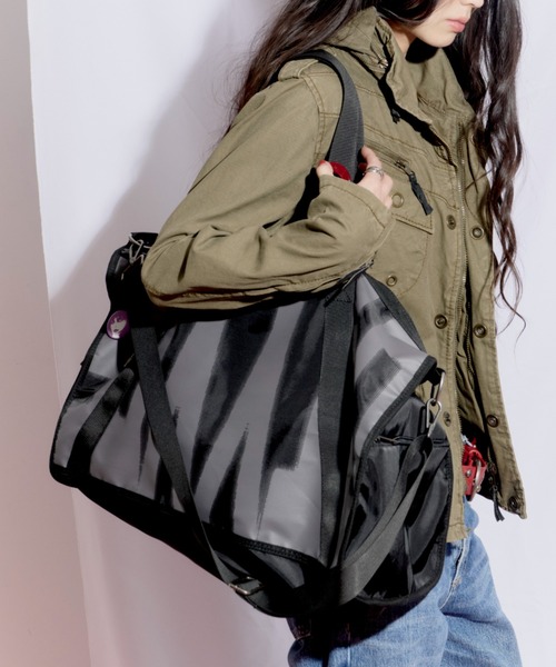 DTYYPE(ドタイプ)の「ロゴ入りナイロンボストンバッグ(ボストンバッグ・レディース・レッド/チャコールグレー/ブラック・FREE)」の11枚目の写真