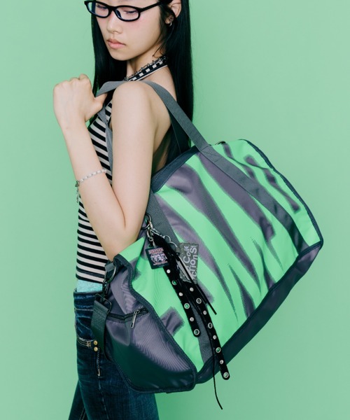 DTYYPE(ドタイプ)の「ロゴ入りナイロンボストンバッグ(ボストンバッグ・レディース・レッド/チャコールグレー/ブラック・FREE)」の15枚目の写真