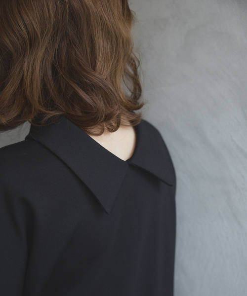 VERMEIL par iena（ヴェルメイユパーイエナ）の「2WAYロールカラーワンピース（ワンピース・レディース・ブラック/ネイビー・38/36）」の5枚目の写真