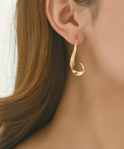 セール】メタリック ツイスト カーブ ニュアンス ピアス（ピアス（両耳