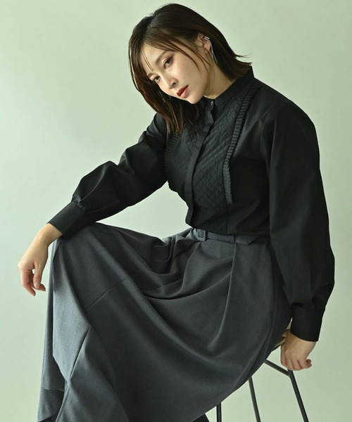 RAW FUDGE（ローファッジ）の「キルト切り替えプリーツフリルシャツ（シャツ/ブラウス・レディース・ホワイト/ブラウン/ブラック・M）」の2枚目の写真