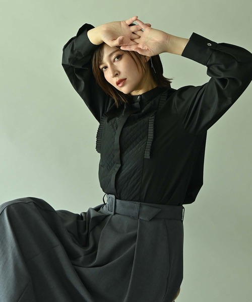 RAW FUDGE（ローファッジ）の「キルト切り替えプリーツフリルシャツ（シャツ/ブラウス・レディース・ホワイト/ブラウン/ブラック・M）」の7枚目の写真