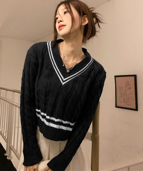 Kuroba(クロバ)の「ラインケーブル編みニットVネックトップス(ニット/セーター・レディース・グレー/オフホワイト/ブラック・FREE)」の11枚目の写真