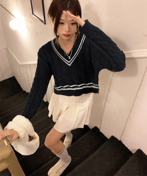 Kuroba(クロバ)の「ラインケーブル編みニットVネックトップス(ニット/セーター・レディース・グレー/オフホワイト/ブラック・FREE)」の12枚目の写真