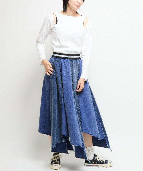 CONVERSE TOKYO（コンバーストウキョウ）の「【NAVY SERIES】STAR★ RANDOM CUT DENIM SKIRT（デニムスカート・レディース・ネイビー・FREE）」の3枚目の写真