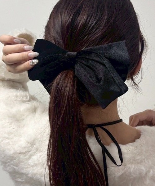 one after another NICE CLAUP（ワンアフターアナザーナイスクラップ）の「【Latini】ベロアクリップリボン（バレッタ/ヘアクリップ・レディース・アイボリー/ブラック・FREE）」の8枚目の写真