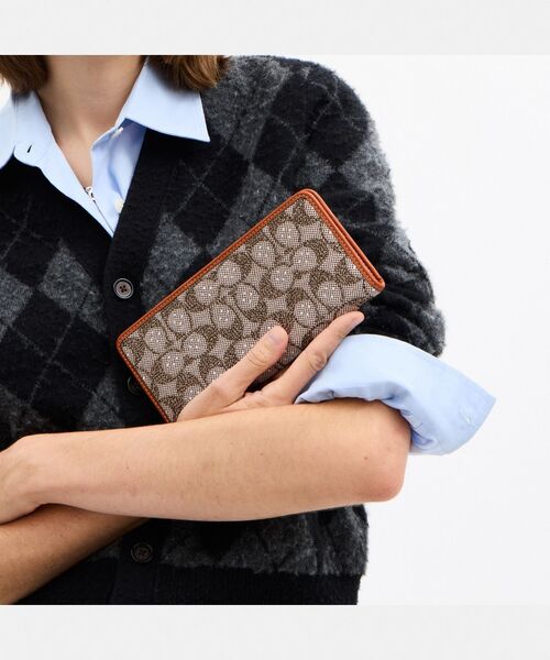 コーチクリスタルシグネイチャー長財布　美品 エッセンシャル スリム ウォレット・クリスタル シグネチャー ジャ