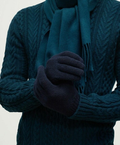 Johnstons of Elgin（ジョンストンズオブエルガン）の「ジャージーグローブ(カシミヤ)(MEN)（手袋・メンズ・ネイビー/ブラック/ブラウン系その他・ONE SIZE）」の8枚目の写真