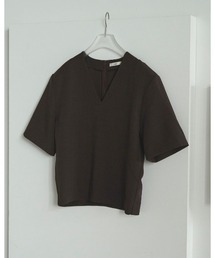 anuke（アンヌーク）の「anuke owershoulder Vneck Tops 62520409（Tシャツ/カットソー）」