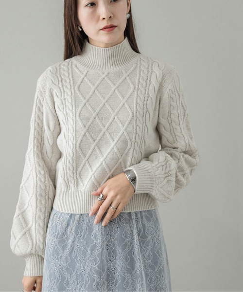 AMELY（エミリー）の「ショート丈ケーブルニット（ニット/セーター・レディース・ベージュ/ブラック/オートミール/グレー・フリー）」の18枚目の写真
