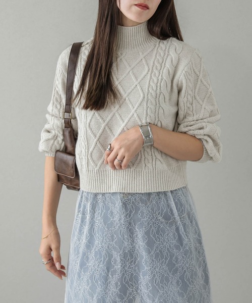 AMELY（エミリー）の「ショート丈ケーブルニット（ニット/セーター・レディース・ベージュ/ブラック/オートミール/グレー・フリー）」の14枚目の写真