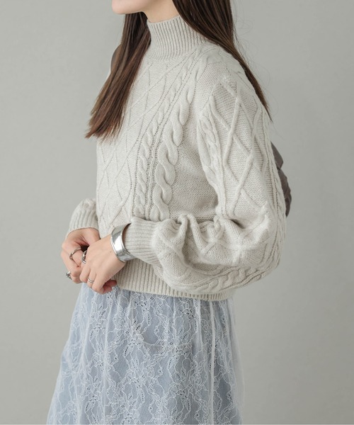 AMELY（エミリー）の「ショート丈ケーブルニット（ニット/セーター・レディース・ベージュ/ブラック/オートミール/グレー・フリー）」の16枚目の写真