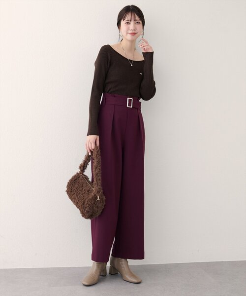 natural couture（ナチュラルクチュール）の「バックルベルト付きタックパンツ（その他パンツ・レディース・ボルドー/ブラウン/ブラック・MEDIUM/SMALL）」の6枚目の写真