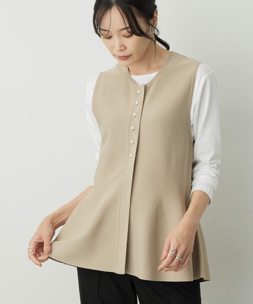 A/C DESIGN BY ALPHA CUBIC（エーシーデザインバイアルファキュービック）の「パールバルーンベスト（カーディガン/ボレロ・レディース・ブラック/ベージュ・M/L）」の2枚目の写真