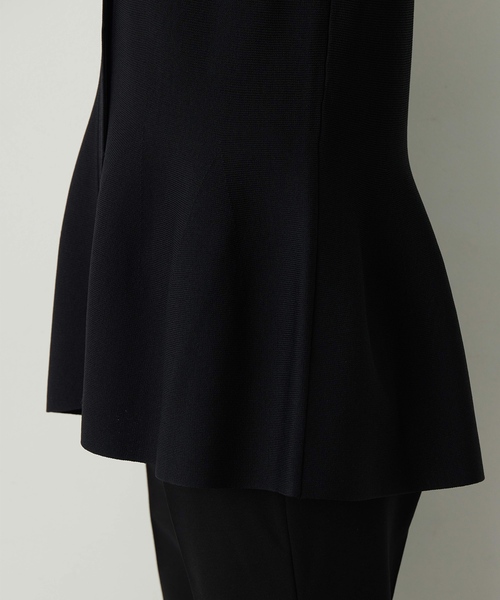 A/C DESIGN BY ALPHA CUBIC（エーシーデザインバイアルファキュービック）の「パールバルーンベスト（カーディガン/ボレロ・レディース・ブラック/ベージュ・M/L）」の9枚目の写真