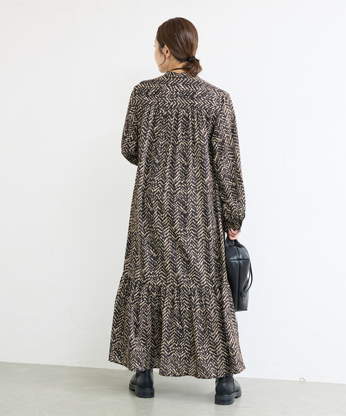 JOURNAL STANDARD（ジャーナルスタンダード）の「ランダムヘリンボーンプリントワンピース（ワンピース・レディース・ブラック・FREE）」の7枚目の写真