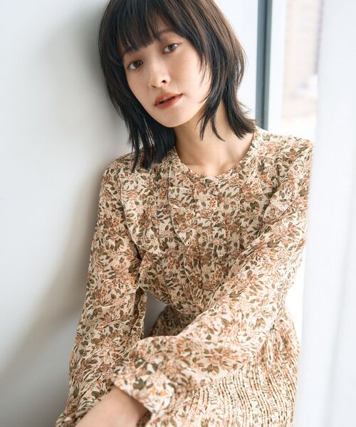 YECCA VECCA(イェッカヴェッカ)の「フラワー柄フリルプリーツワンピース(ワンピース・レディース・ブラック/アイボリー・FREE)」の21枚目の写真