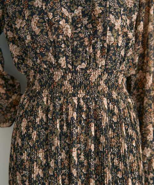 YECCA VECCA(イェッカヴェッカ)の「フラワー柄フリルプリーツワンピース(ワンピース・レディース・ブラック/アイボリー・FREE)」の18枚目の写真