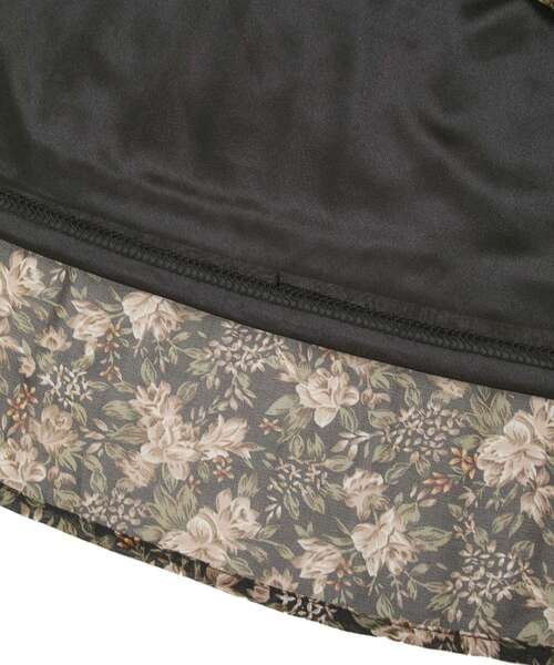 YECCA VECCA(イェッカヴェッカ)の「フラワー柄フリルプリーツワンピース(ワンピース・レディース・ブラック/アイボリー・FREE)」の3枚目の写真