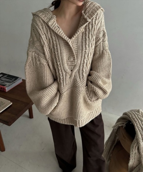 WILLFULLY（ウィルフリー）の「skipper hoodie cable muff pocket knit（ニット/セーター・レディース・ブラック/タン/チャコール・FREE）」の11枚目の写真