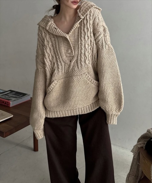 WILLFULLY（ウィルフリー）の「skipper hoodie cable muff pocket knit（ニット/セーター・レディース・ブラック/タン/チャコール・FREE）」の13枚目の写真