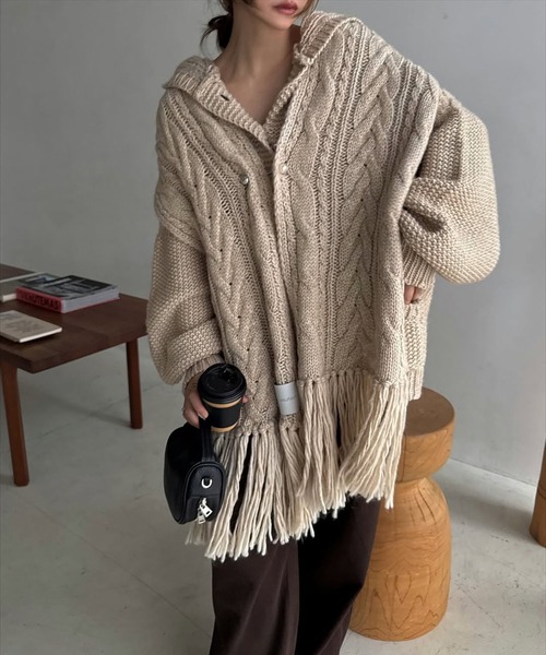WILLFULLY（ウィルフリー）の「skipper hoodie cable muff pocket knit（ニット/セーター・レディース・ブラック/タン/チャコール・FREE）」の14枚目の写真