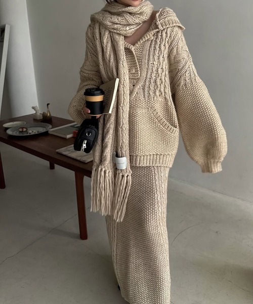 WILLFULLY（ウィルフリー）の「skipper hoodie cable muff pocket knit（ニット/セーター・レディース・ブラック/タン/チャコール・FREE）」の15枚目の写真