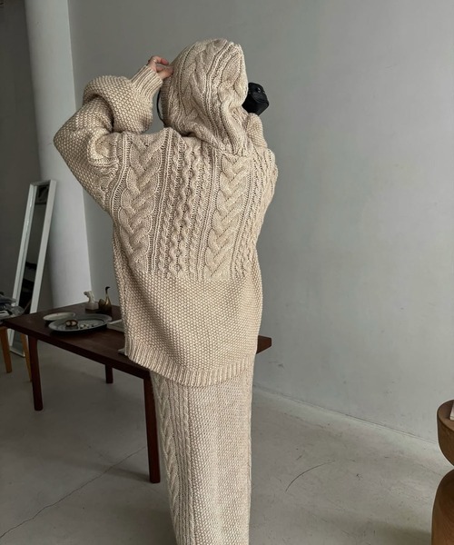 WILLFULLY（ウィルフリー）の「skipper hoodie cable muff pocket knit（ニット/セーター・レディース・ブラック/タン/チャコール・FREE）」の22枚目の写真