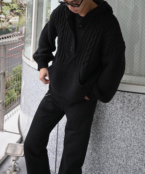 WILLFULLY（ウィルフリー）の「skipper hoodie cable muff pocket knit（ニット/セーター・レディース・ブラック/タン/チャコール・FREE）」の7枚目の写真