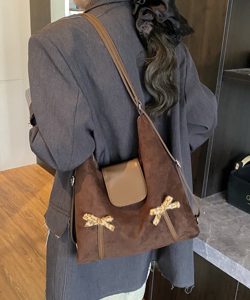 FREE STYLISTS（フリー スタイリスト）の「Y2K ダブルリボンスエードレザーショルダーバッグ/3WAY（ショルダーバッグ・レディース・ブラウン/ダークブラウン・FREE）」の2枚目の写真