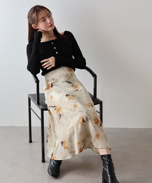 BLUEEAST（ブルーイースト）の「フラワープリント マーメイドスカート（スカート・レディース・ベージュ/ブラック・MEDIUM）」の2枚目の写真