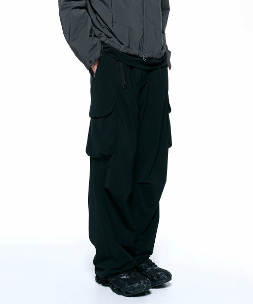 INSILENCE(インサイロンス)の「コマティナイロンカーゴパンツBLACK(その他パンツ・レディース・その他・SMALL/MEDIUM/LARGE)」の2枚目の写真