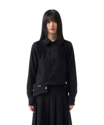 IUGAMAKARAS（イウガマカラス）の「Frilled Button Jacket (Black)（その他アウター）」