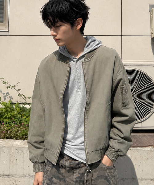 UNDEROFF(アンダーオフ)の「ウォッシュドコットンクロップMA-1ジャンパーカーキ(その他アウター・メンズ・カーキ・MEDIUM/LARGE/X-LARGE)」の1枚目の写真