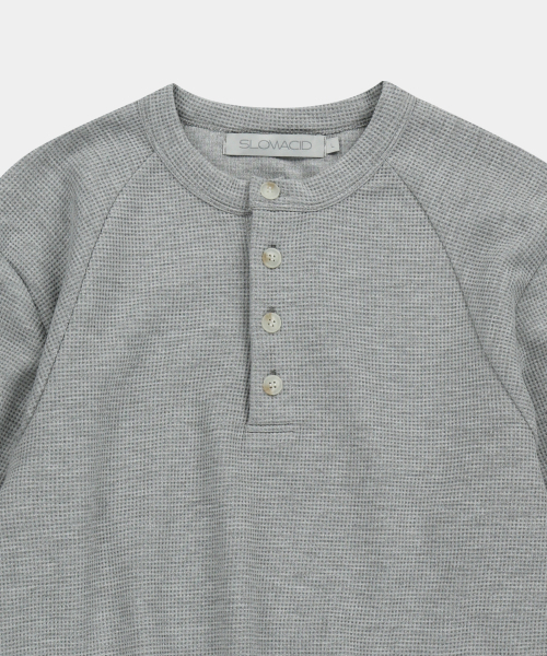 SLOWACID（スローアシッド）の「カーブドワッフルヘンリーネック [ライトグレー]（Tシャツ/カットソー・レディース・その他・MEDIUM/LARGE）」の2枚目の写真