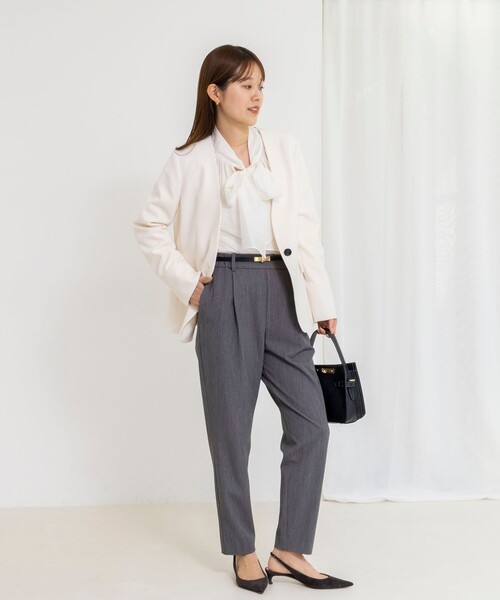 NOLLEY’S(ノーリーズ)の「《セットアップ対応》ウォッシャブルサージストレッチVネックジャケット(ノーカラージャケット・レディース・グレイッシュベージュ/ネイビー/オフホワイト・36/38/40)」の6枚目の写真