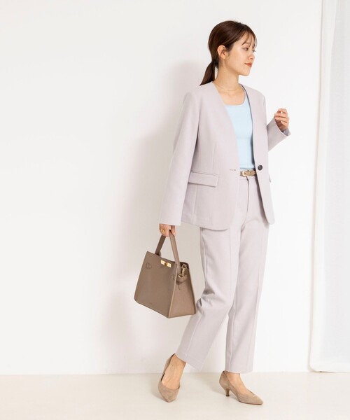 NOLLEY’S(ノーリーズ)の「《セットアップ対応》ウォッシャブルサージストレッチVネックジャケット(ノーカラージャケット・レディース・グレイッシュベージュ/ネイビー/オフホワイト・36/38/40)」の13枚目の写真