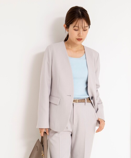 NOLLEY’S(ノーリーズ)の「《セットアップ対応》ウォッシャブルサージストレッチVネックジャケット(ノーカラージャケット・レディース・グレイッシュベージュ/ネイビー/オフホワイト・36/38/40)」の19枚目の写真