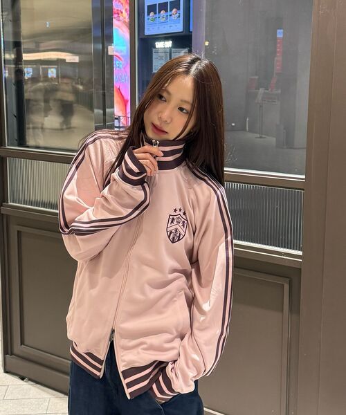 TRAVEL（トラベル）の「ジャージトラックジャケットピンク（ナイロンジャケット・レディース・その他・SMALL/MEDIUM/LARGE）」の3枚目の写真
