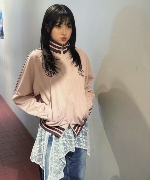 TRAVEL（トラベル）の「ジャージトラックジャケットピンク（ナイロンジャケット・レディース・その他・SMALL/MEDIUM/LARGE）」の2枚目の写真