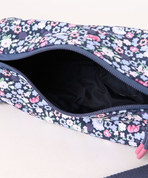Cath Kidston（キャスキッドソン）の「リップストップ バレル クロスボディバッグ Dreamers Ditsy（ショルダーバッグ・レディース・その他・FREE）」の6枚目の写真