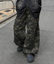 ILL'S（イルズ）の「AW カモ総柄 ダブルニー スタッズ カーブパンツ メンズ レディース ユニセックス 【ILL'S】（カーゴパンツ）」