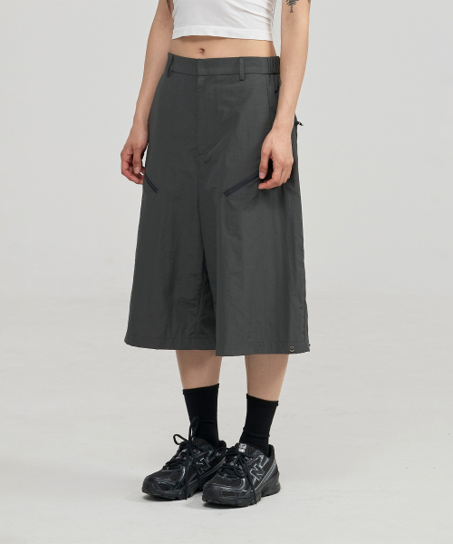 JUAN HOMME(ジュアンオム)の「ナイロンバermudaパンツ(チャコール)(その他パンツ・レディース・その他・SMALL/MEDIUM)」の2枚目の写真