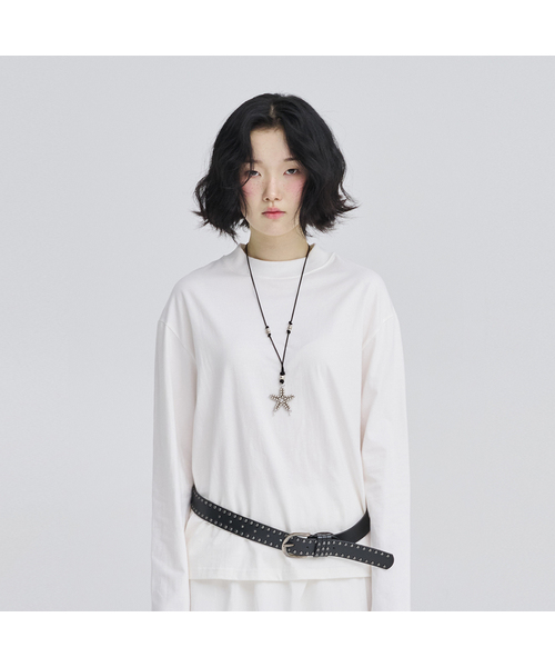 AWESOME STUDIO(オーサムスタジオ)の「モックネックボーイクロップフィット長袖Tシャツホワイト(Tシャツ/カットソー・レディース・ホワイト・MEDIUM/LARGE/X-LARGE)」の1枚目の写真