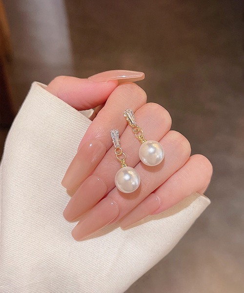 Leja(レジャ)の「【LEJA】エレガントドロップパールショートピアス結婚式 パーティー 成人式 二次会 同窓会 お呼ばれ オケージョン 20代 30代(ピアス(両耳用)・レディース・ゴールド・FREE)」の2枚目の写真