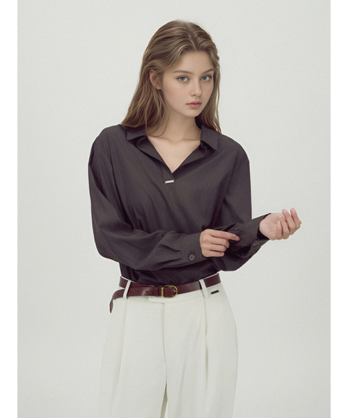 ACUD(アクド)の「Glossy Shirt Blouse _D.Brown(シャツ/ブラウス・レディース・ダークブラウン・FREE)」の2枚目の写真