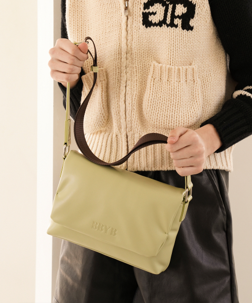 BBYB(ビービーワイビー)の「Popa Unisex Small Messenger Bag (Sage Green)(メッセンジャーバッグ・レディース・その他・FREE)」の3枚目の写真