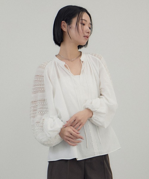 SALON adam et rope'(サロン アダム エ ロペ)の「【WEB限定】レースアクセントブラウス(シャツ/ブラウス・レディース・ブラック/オフホワイト・FREE)」の1枚目の写真